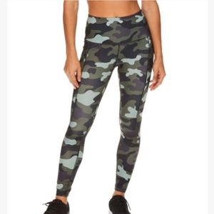 Reebok- High Waisted Black Precision 7/8